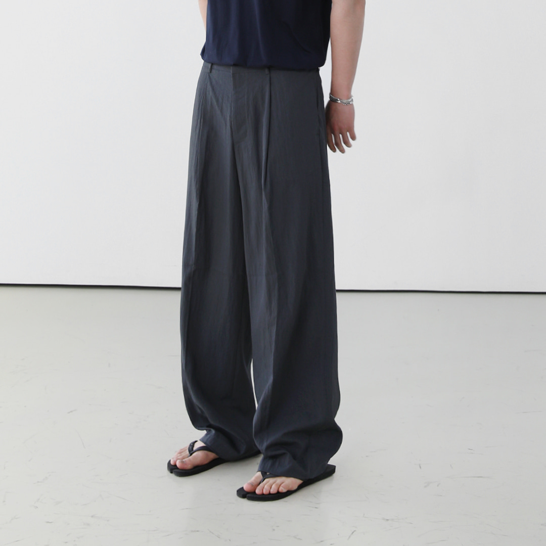 Wind cooling one-tuck wide pants