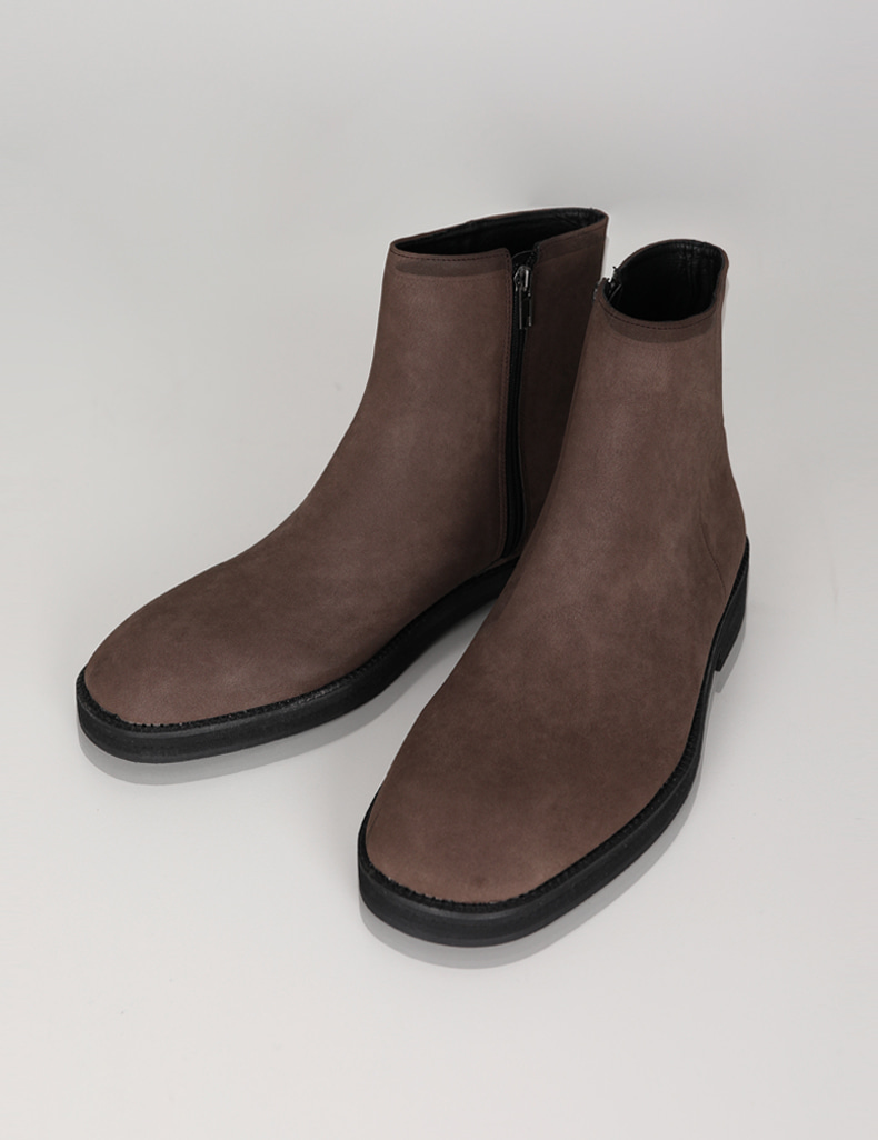 Minimal suede Chelsea boots