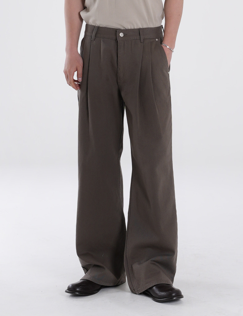 Two-tuck cotton chino pants